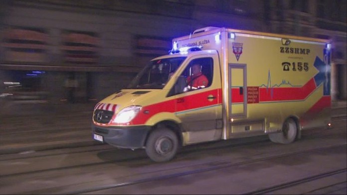Opilý řidič sanitky způsobil v Brně dopravní nehodu, z místa ujel