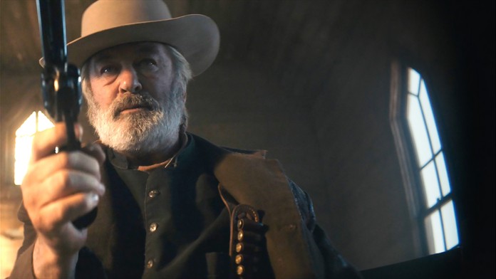 Alec Baldwin během natáčení filmu Rust