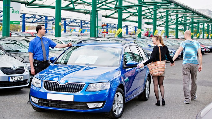 Valentýnská analýza: Pro muže je automobil srdcovou záležitostí, ženy v něm vidí spíše praktického pomocníka