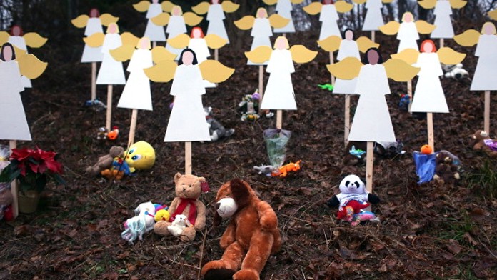 Holčička (6) přežila jediná ze třídy, schovávala se mezi mrtvolami kamarádů