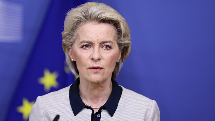 Von der Leyenová pod palbou: Europoslanci budou hlasovat o nedůvěře její Komisi