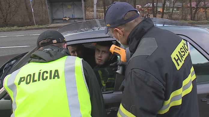 Slovensko zpřísní kontroly na hranicích. Uzavře některé přechody