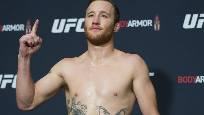 UFC zápasník Gaethje obdaroval studenty, zaplatil za ně školní dluh