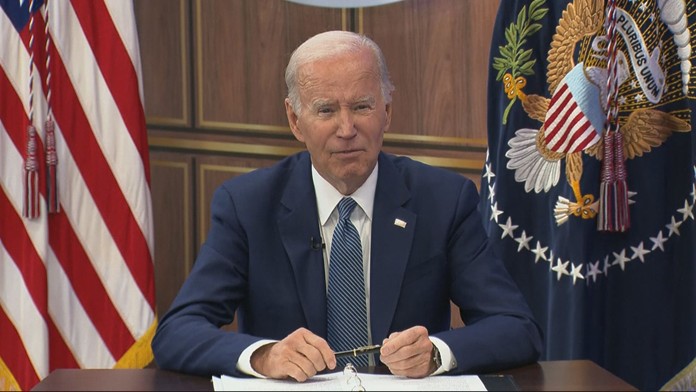 Biden rozhodl o odtajnění informací o původu koronaviru. Čína se bouří