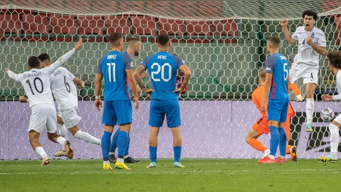 Hanba pro Slováky, děsivý debut trenéra! Média tepou tým po šokující prohře