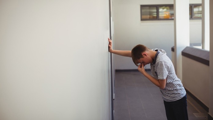 Učitelka bez důvodu potrestala chlapce. Chtěl jí projevit úctu
