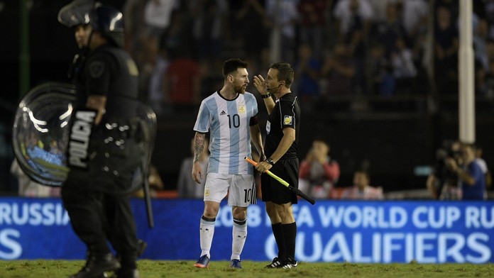 Byly to nadávky, nebo inzultace? Messi nesmí hrát čtyři zápasy!