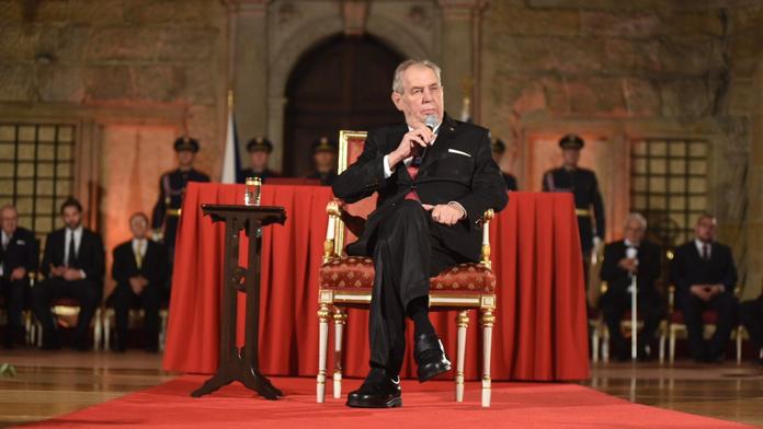 Zeman lhal, potvrdil soud. Omluvit se za něj musí ministerstvo financí