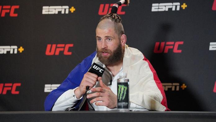 Procházka bude vládnout polotěžké váze, hlásí UFC legenda. Rakič zatím mlčí