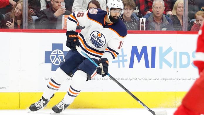 Zkrat v NHL! Khaira brutálně složil soupeře krosčekem do hlavy