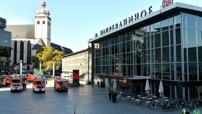 Policie vyšetřuje útočníka z Kolína nad Rýnem, kvůli kontaktu na ISIS