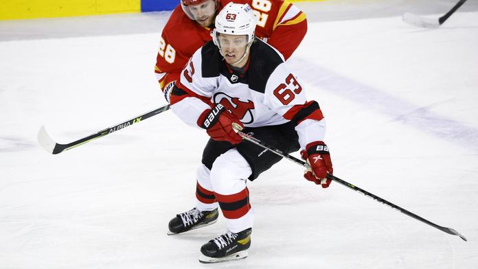Devils podepsali důležitého útočníka. Ten se tak vyhnul arbitráži