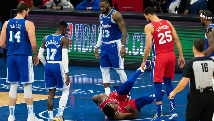 Frustrovaný LeBron předvedl zákeřný faul. Měl jít ven, zlobí se soupeř