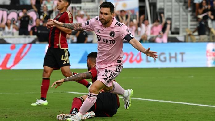 Další Messiho show v dresu Interu. Atlantu setnul dvěma góly a asistencí