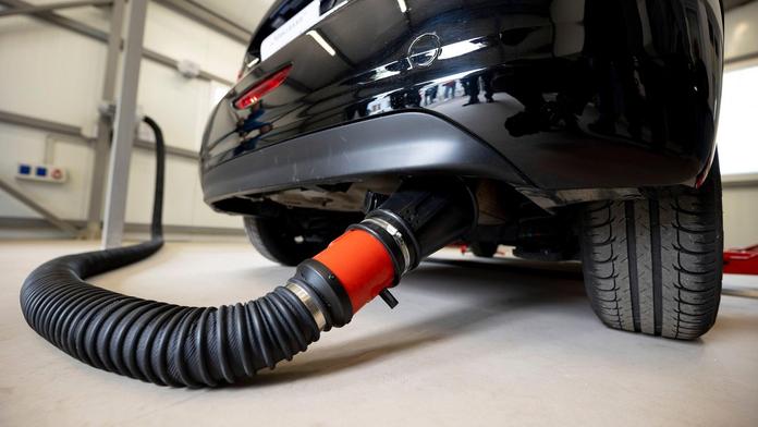 Zákaz spalovacích motorů v 7 otázkách a odpovědích. Jak se dotkne ojetin a co na to automobilky?