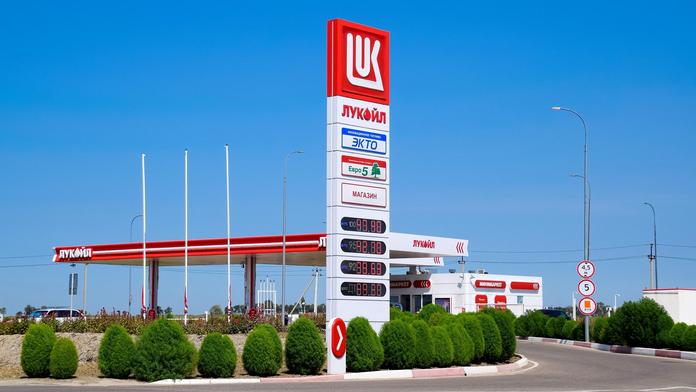 První velká ruská firma se postavila Putinovi. Lukoil chce konec války
