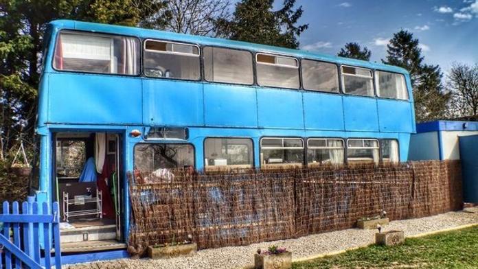 LUXUSNÍ PŘESTAVBA: Autobus předělali na super bydlení!