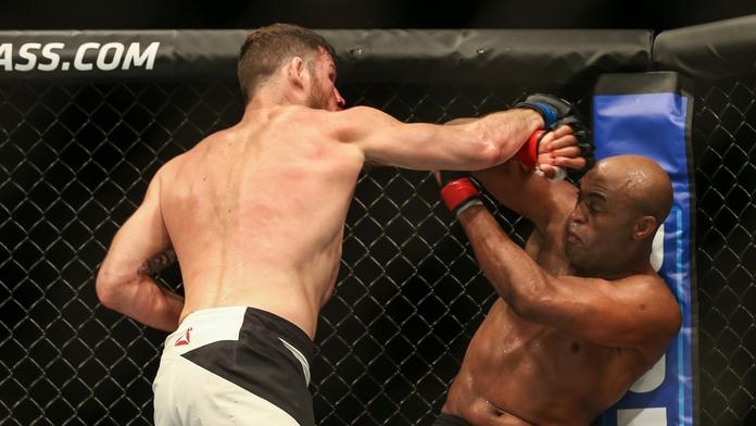 Dlouho jsem bojoval skoro slepý, šokoval šampion UFC a vyndal umělé oko