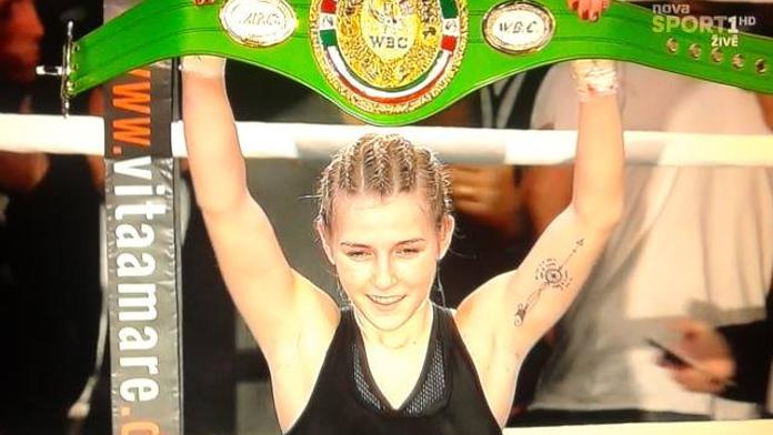Fabiana je juniorská mistryně světa, Lucka si připsala K.O.