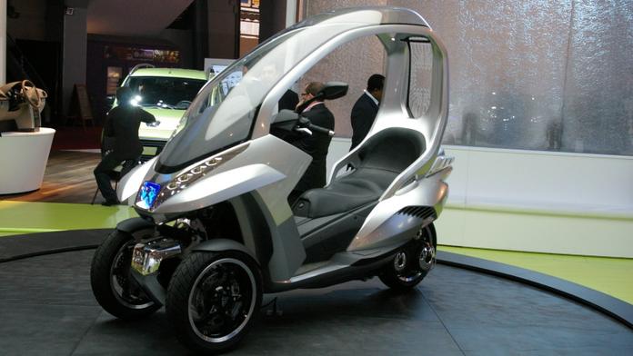 Tříkolová motorka na hybridní pohon