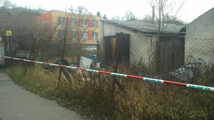 Muž bránil majetek ve své garáži! Jednoho lupiče střelil do hlavy
