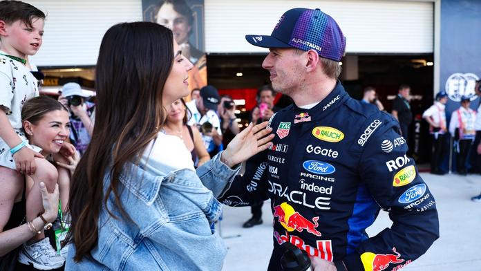 Max Verstappen s Kelly Piquetovou a rodinou