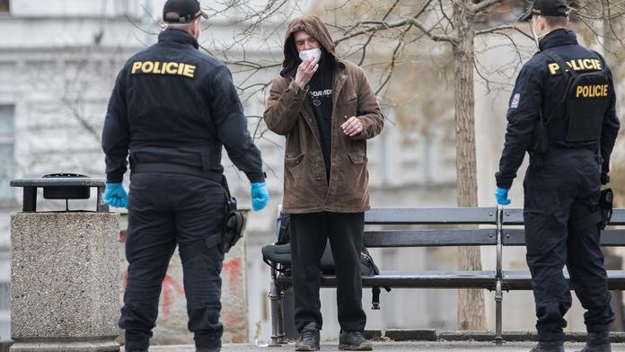 Kontroly v karanténě? Právník řekl, co policie může a jaké má pravomoci