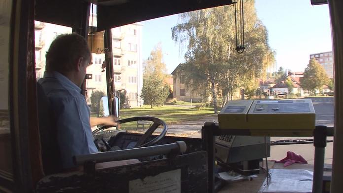 Lidé s hrůzou volali policii, usedli do rozpadajícího se autobusu!