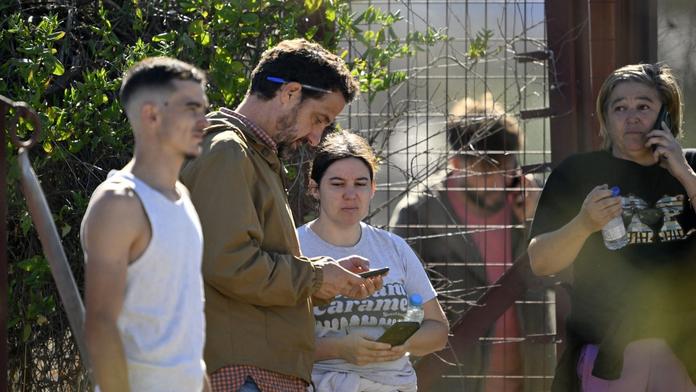 Děsivá svědectví ze srážky rychlovlaků: Žena mi zemřela v náručí, pláče muž