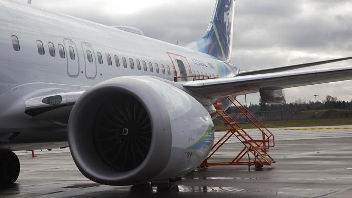 Letadlu Alaska Airlines se utrhl kus trupu