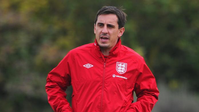 Neville se opřel do svého Manchesteru: Vyhoďte je, je to trapné!