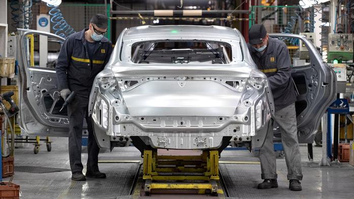 Renault prý v Rusku definitivně končí. Továrny i značku Lada nechá Moskvě za jediný rubl