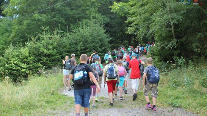 Tragická smrt na letním táboře: Dítě zemřelo po zásahu nožem