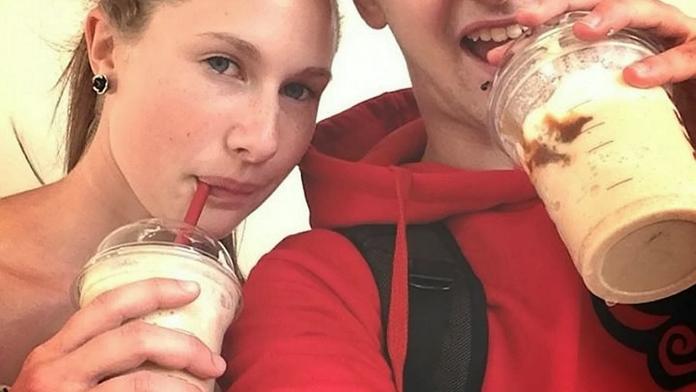 Chtěla se rozejít, tak ji rapl bodal tak dlouho, až ohnul nůž