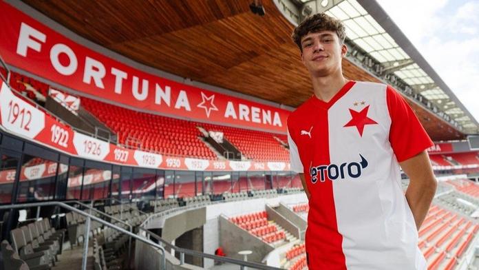 Alexandr Bužek přestoupil do Slavie
