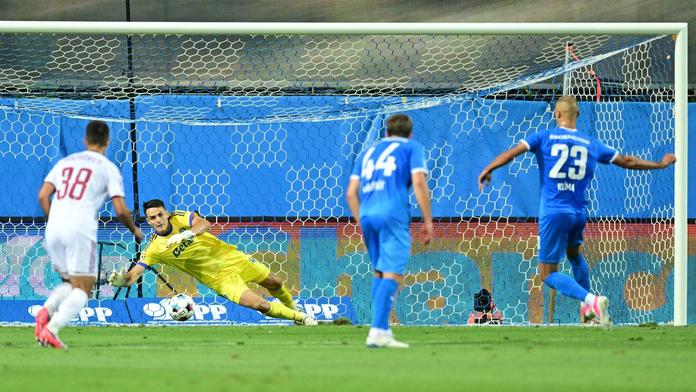 Boleslavský Jiří Klíma proměňuje penaltu proti Spartě