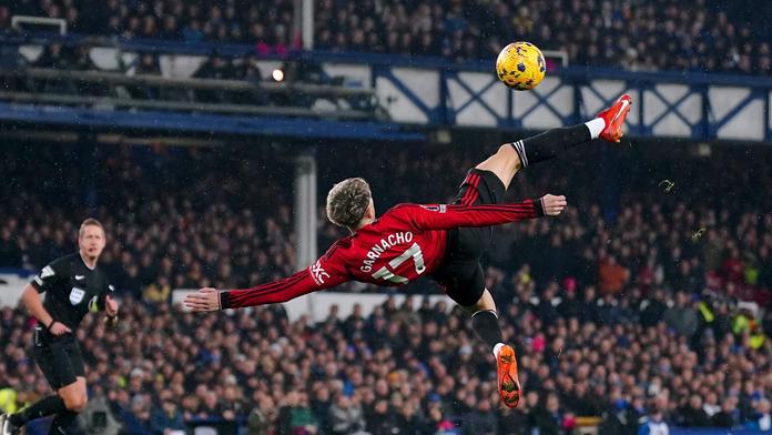 Neskutečné, gól roku? Fanoušci žasnou nad brankou útočníka United