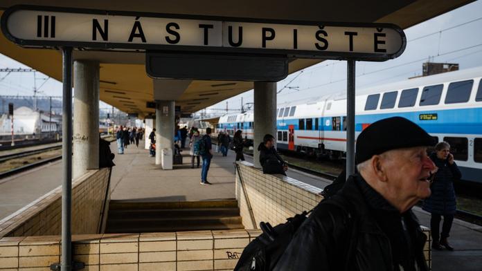 Cestující čeká zmatek na nádražích. Zmizí čísla nástupišť!
