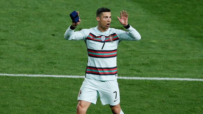 Odhozená Ronaldova páska šla do dražby! Vydělá miliony na dobrou věc