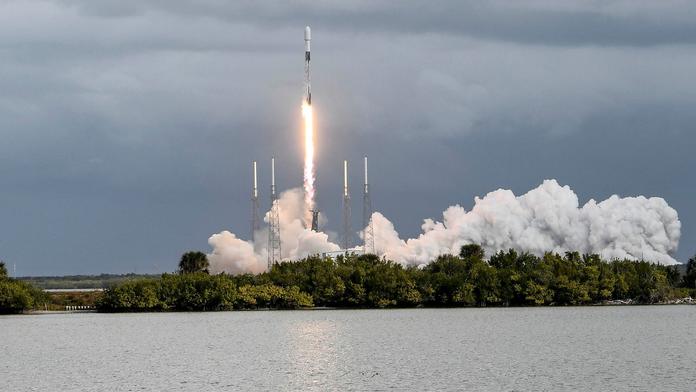 Raketa Falcon vynesla na oběžnou dráhu rekordních 143 satelitů