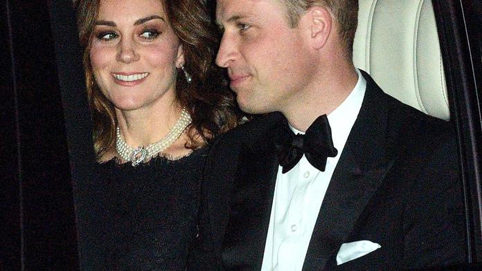 Kate si půjčila náhrdelník od královny. Nosila ho i Diana