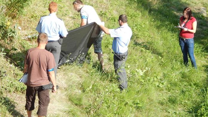 HROZIVÝ NÁLEZ: U řeky našli tělo ženy. Zřejmě ji někdo zavraždil