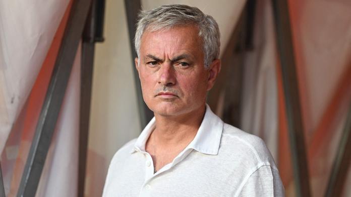 Provokatér Mourinho. Neobvyklým způsobem upozorňoval na chybu sudího