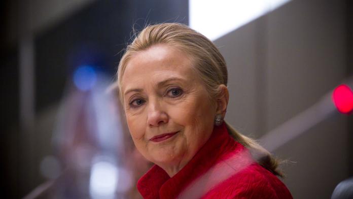 V noci přiletěla Hillary Clintonová. Bude jednat o Temelínu