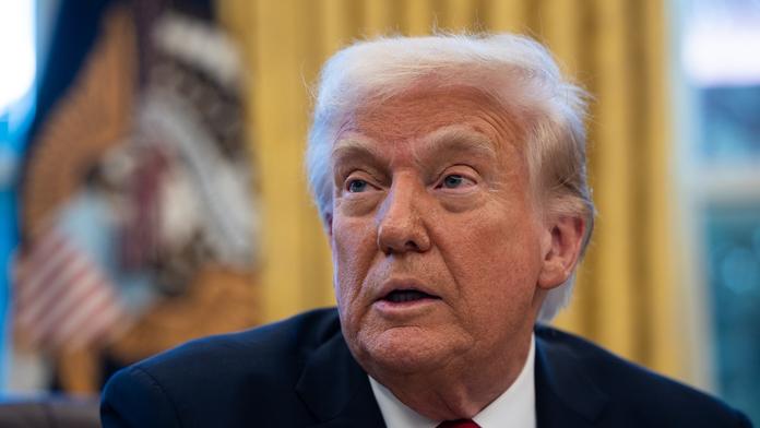 Trumpovi se věci vymykají kontrole. Masivně ztrácí autoritu, varuje expert