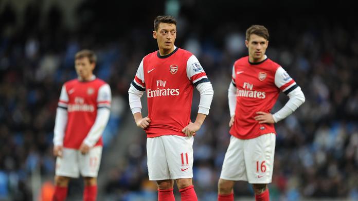 Özil se fanouškům omluvil: Vím, že vás to stálo hodně peněz