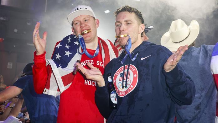 Bombový přestup v NHL. Olympijský vítěz se stěhuje za bratrem