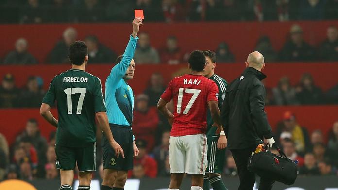 Zločin na Old Trafford! Fanoušek volal kvůli červené kartě policii