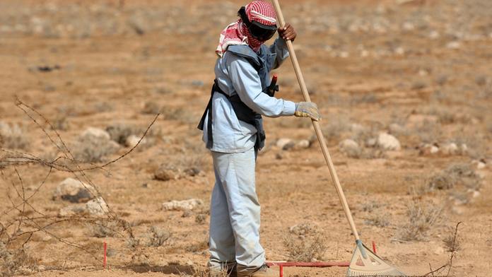 ISIS používá zbraně Adolfa Hitlera! V poušti je sbírají beduíni