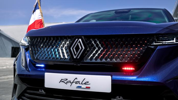 Renault pro Macrona. Exkluzivní Rafale má 300 koní a speciální prezidentskou výbavu